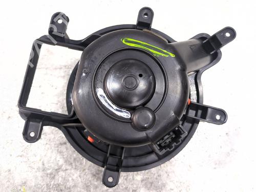 Used Heater blower motor Heater blower motor PEUGEOT 5008 (0U_, 0E_) 1.6 HDi (112 hp) 34275918 34275918