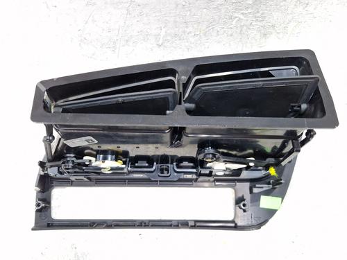 Air vent PEUGEOT 5008 (0U_, 0E_) 2.0 HDi 150 / BlueHDi 150 | BP29697968I21