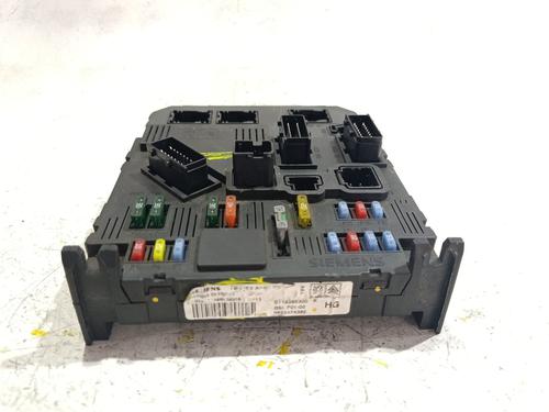 Used Fuse box Fuse box 39098650 39098650