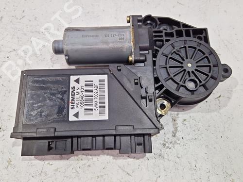 Vindusheismotor venstre foran AUDI A4 B6 (8E2) 1.9 TDI (130 hp) 29994530
