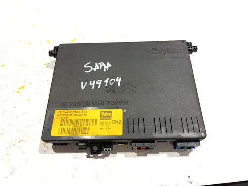 Used Fuse box Fuse box 39493282 39493282