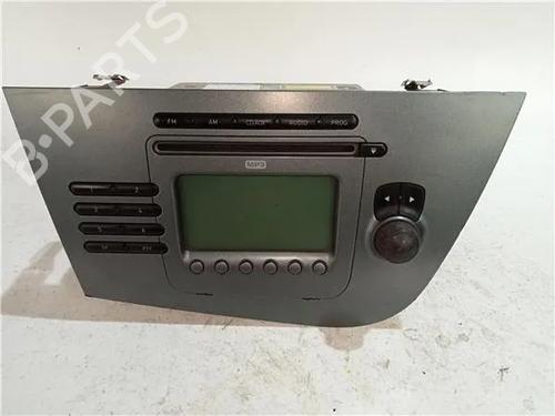 Used Radio SEAT LEON (1M1) 1.9 TDI (110 hp) 23930044