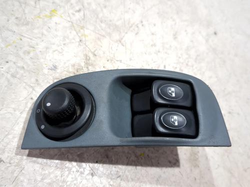 Used Left front window switch RENAULT MEGANE I Classic (LA0/1_) 1.9 D (LA0A, LA0U, LA0R) (64 hp) 27190722