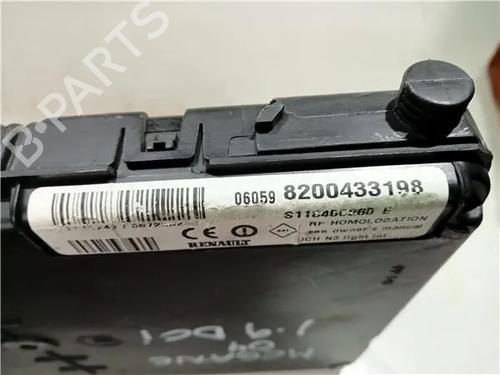 Boîte à Fusibles RENAULT MEGANE I Classic (LA0/1_) 1.9 dCi (LA05, LA1F) (102 hp) 23920836