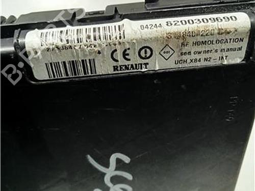 Used Fuse box RENAULT GRAND SCÉNIC II (JM0/1_) 1.9 dCi (JM0G, JM12, JM1G, JM2C) (120 hp) 23921176