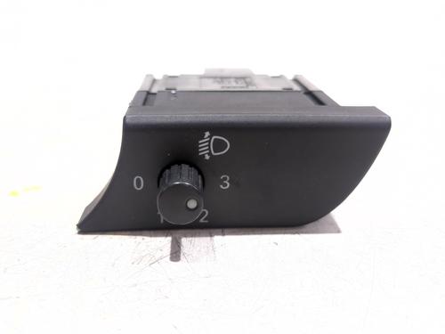 Used Headlight adjuster motor AUDI A4 B5 (8D2) 1.8 T (150 hp) 30777182