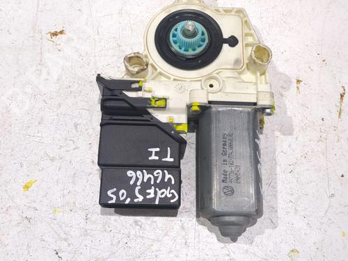 Rudehejsemotor bagstkærm venstre VW GOLF V (1K1) 1.9 TDI (105 hp) 23902471