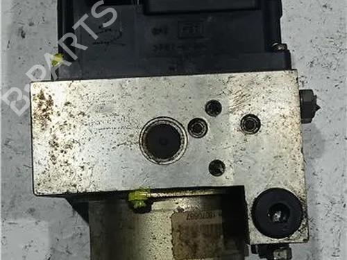 Used ABS pump NISSAN X-TRAIL I (T30) 2.2 dCi 4x4 (136 hp) 23918863