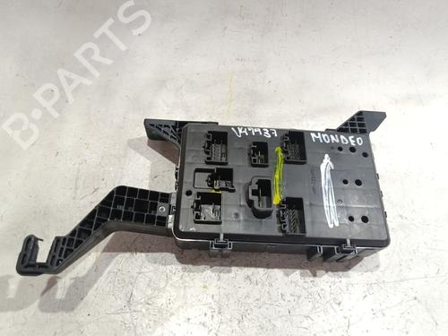 Used Fuse box Fuse box FORD MONDEO III (B5Y) 2.0 TDCi (130 hp) 40228738 40228738