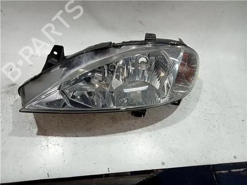 Faro izquierdo RENAULT MEGANE I Classic (LA0/1_) 1.9 D (LA0A, LA0U, LA0R) (64 hp) 23917366