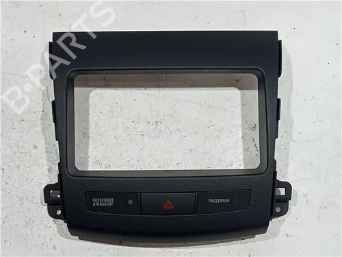 Used Middle console MITSUBISHI OUTLANDER II (CW_W) 2.0 DI-D (CW8W) (140 hp) 23921215