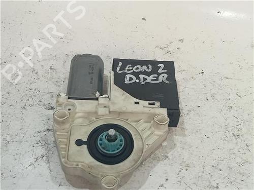 Right front window motor SEAT LEON (1P1) 2.0 TDI 16V | BP23912812E20 