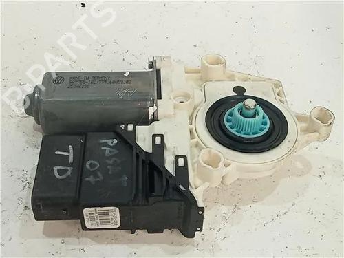 Portierruitmotor rechtsachter VW PASSAT B5.5 (3B3) 1.9 TDI (130 hp) 23911362