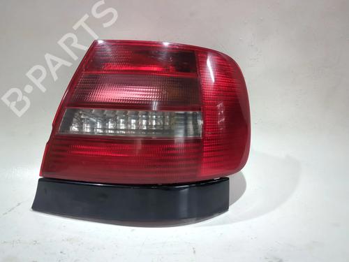 Højre baglygte AUDI A4 B5 (8D2) 2.5 TDI (150 hp) 26672447