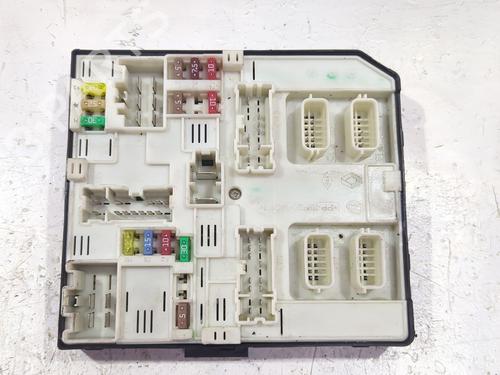 Used Fuse box Fuse box 39048682 39048682