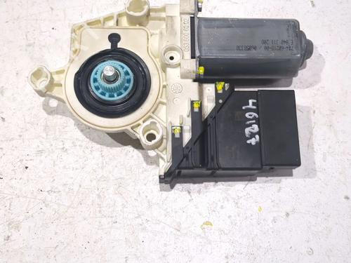 Rudehejsemotor bagstkærm højre SEAT LEON (1P1) 1.9 TDI (105 hp) 23926727