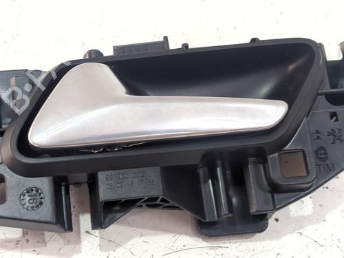Used Front left interior door handle Front left interior door handle 37713061 37713061