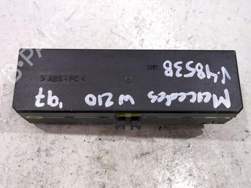 Used Fuse box Fuse box MERCEDES-BENZ E-CLASS (W210) E 220 D (210.004) (95 hp) 33715167 33715167