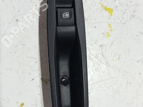 Used Right rear window switch RENAULT MEGANE IV Saloon 1.3 TCe 140 (LVNB) (140 hp) 26596640