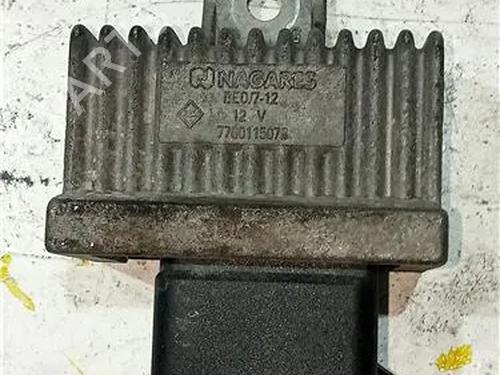 Used Electronic module RENAULT CLIO II (BB_, CB_) 1.5 dCi (B/CB08) (82 hp) 23908878