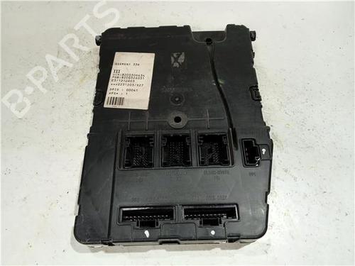 Used Fuse box RENAULT MEGANE I Classic (LA0/1_) 1.9 dCi (LA05, LA1F) (102 hp) 23920828