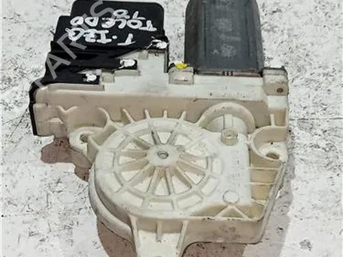 Motor elevalunas trasero izquierdo SEAT TOLEDO I (1L2) 2.0 i (115 hp) 23912982