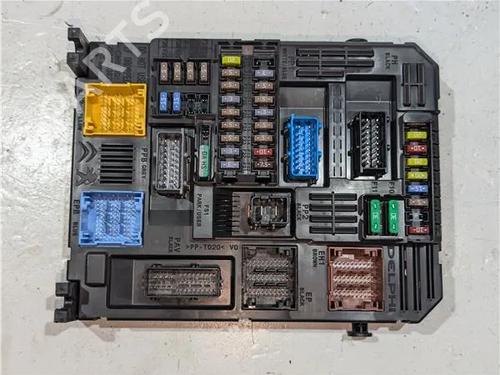 Used Fuse box PEUGEOT 208 I (CA_, CC_) 1.2 VTI 82 (82 hp) 23924586