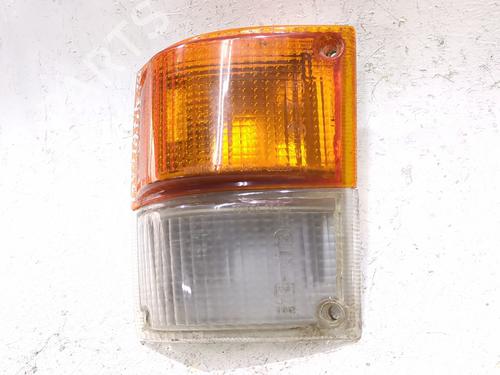 Clignotant avant droit TOYOTA HIACE IV Van (__H1_, __H2_) 2.4 D (LXH12, LXH22) (79 hp) 31882244