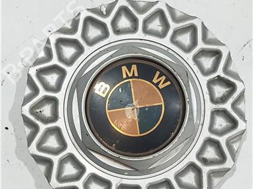 Used Hub cap BMW 5 (E34) 524 td (115 hp) 25803684