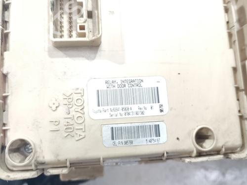 Fuse box TOYOTA AVENSIS Saloon (_T25_) 2.2 D-CAT (ADT251_, ADT251R) | BP31164107E1 