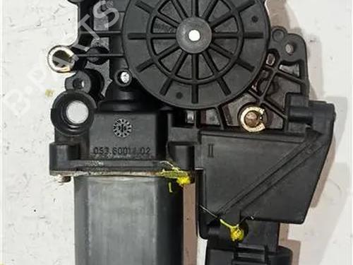 Vindusheismotor venstre foran AUDI A4 B5 (8D2) 1.9 TDI (90 hp) 23921775