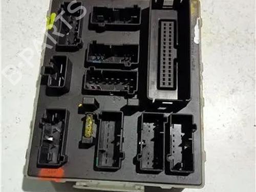 Used Fuse box Fuse box 23925731 23925731