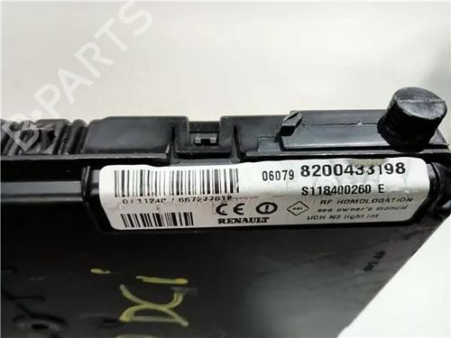 Boîte à Fusibles RENAULT MEGANE I Classic (LA0/1_) 1.9 dCi (LA05, LA1F) (102 hp) 23920819