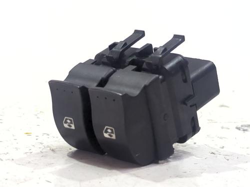 Used Left front window switch Left front window switch RENAULT LAGUNA II (BG0/1_) 1.9 dCi (BG1A, BG1V) (130 hp) 39649879 39649879