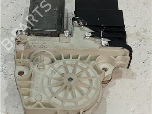Rudehejsemotor forskærm højre VW GOLF IV (1J1) 1.4 16V (75 hp) 23912373