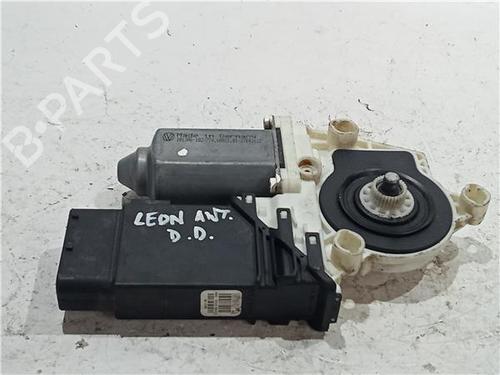 Used Right front window motor SEAT LEON (1P1) 2.0 TDI 16V (140 hp) 23911902
