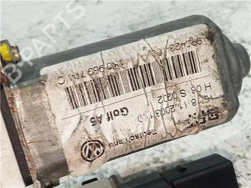 Rudehejsemotor bagstkærm højre VW GOLF V (1K1) 2.0 TDI 16V | BP23913049E22 