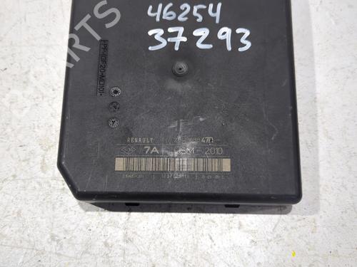 Zekeringkast RENAULT LAGUNA III Grandtour (KT0/1) 2.0 dCi (KT07, KT0J, KT14, KT1A, KT1S) (131 hp) 23926411