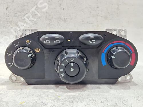 Used Climate control HYUNDAI SANTA FÉ I (SM) 2.0 CRDi (113 hp) 29877470