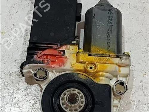 Rudehejsemotor forskærm højre VW GOLF IV (1J1) 1.4 16V (75 hp) 23911722
