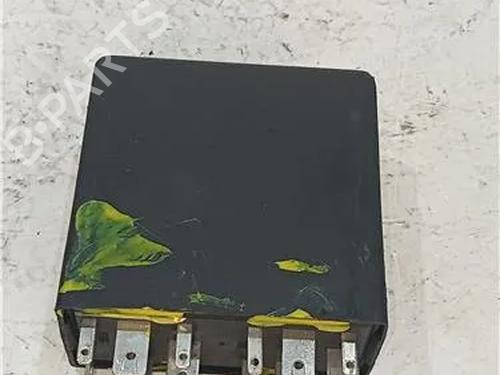 Used Fuse box AUDI A6 C5 (4B2, 4B4) 2.5 TDI quattro (180 hp) 23911781