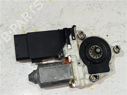 Moteur de lève-vitre avant gauche VW GOLF IV (1J1) 1.4 16V (75 hp) 23913334