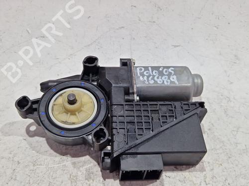 Moteur de lève-vitre avant gauche VW POLO IV (9N_, 9A_) 1.4 TDI (75 hp) 30193044