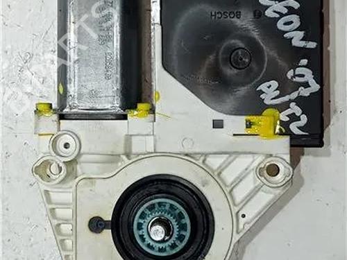 Left front window motor SEAT LEON (1P1) 2.0 TDI 16V | BP23916798E21