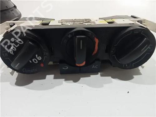 AC Styreenhet / Manøvreringsenhet VW POLO IV (9N_, 9A_) 1.4 TDI (75 hp) 23930827