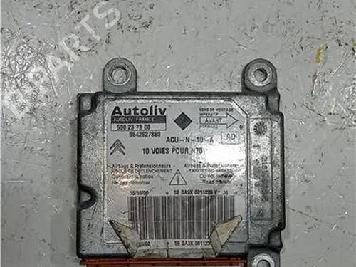 Used ECU airbags CITROËN XSARA (N1) 1.9 TD (90 hp) 24967592
