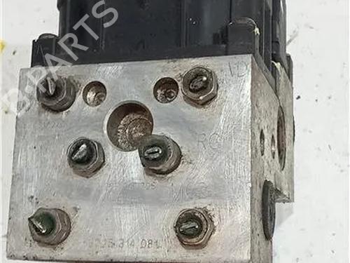 Used ABS pump RENAULT ESPACE III (JE0_) 2.2 12V TD (JE0E, JE0H, JE0P) (113 hp) 23919959