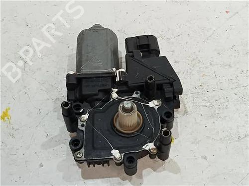 Vindusheismotor høyre foran AUDI A4 B5 (8D2) 1.9 TDI (90 hp) 23913164