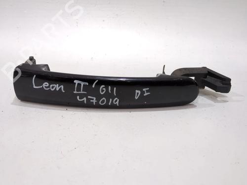 Used Front left exterior door handle SEAT LEON (1P1) 1.6 TDI (105 hp) 26673755