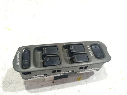 Venstre fortil elrude kontakt Venstre fortil elrude kontakt SUZUKI GRAND VITARA I (FT, HT) 2.0 HDI 110 16V 4x4 (SQ420D, TD83V, JA420WD) (109 hp) 39648274 39648274